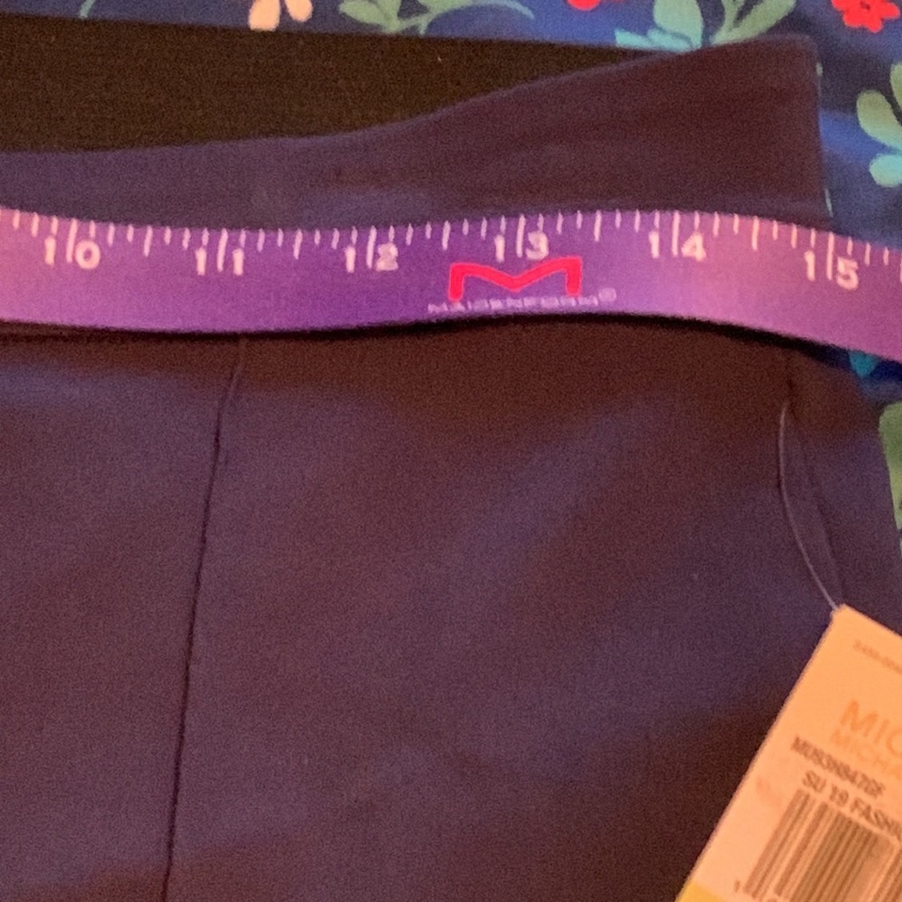 Michael Kors Capri Pants - Picture 4 of 6